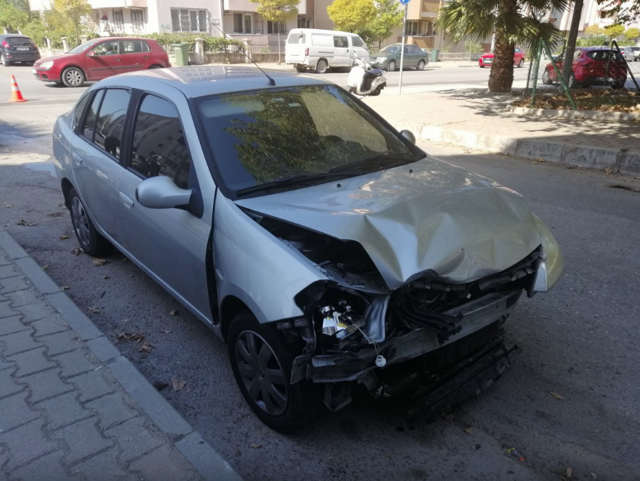 Muğla'da KPSS'ye yetişmeye çalışan iki sürücünün kullandığı araç kaza yaptı - Resim: 0