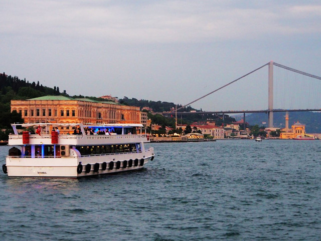 Teknede gizli eğlence: Damatlık ve gelinlik olmazsa rahat olur - Resim: 2