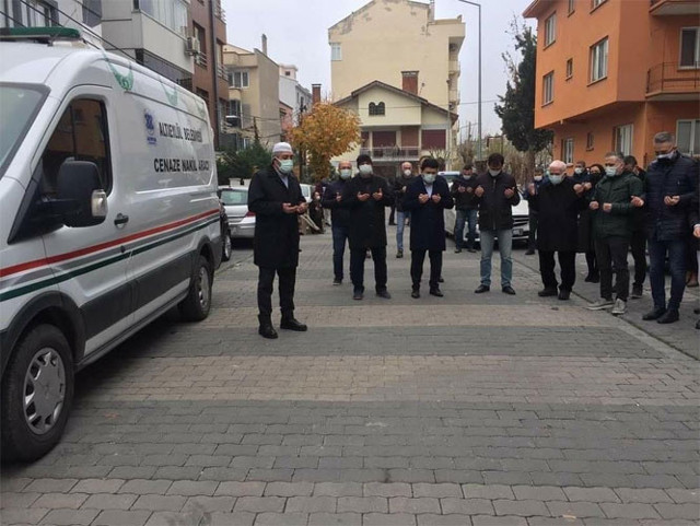 Balıkesir’de bir sağlık çalışanı daha virüse yenildi - Resim: 0