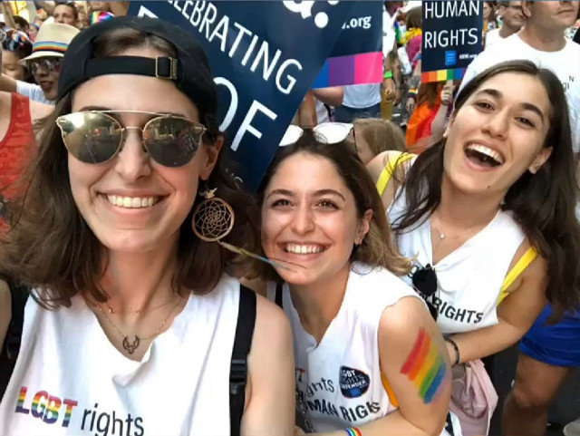 İYİ Parti'li Bahadır Erdem "LGBT eylemcisi" kızlarıyla gurur duydu! Allah'a şükrediyorum... - Resim: 0