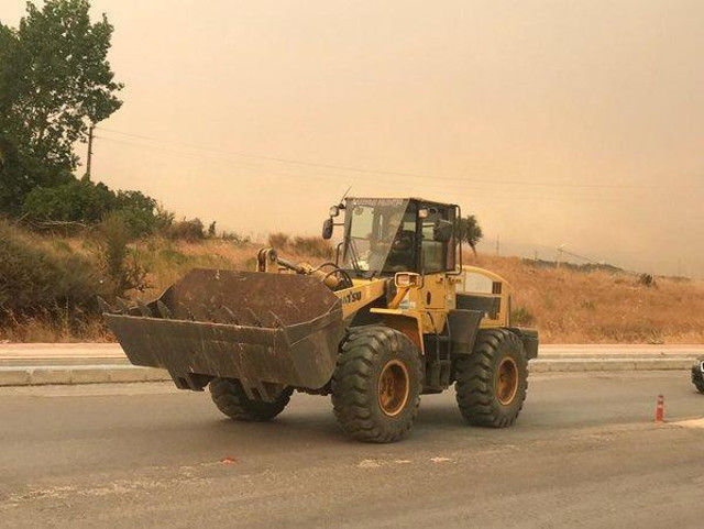CHP'li Manavgat Belediye Başkanı Şükrü Sözen kendi evini dozerlerle korumaya aldı - Resim: 0