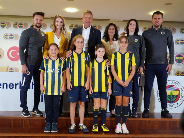 Fenerbahçe'de kadın futbol takımı kuruldu - Resim: 0