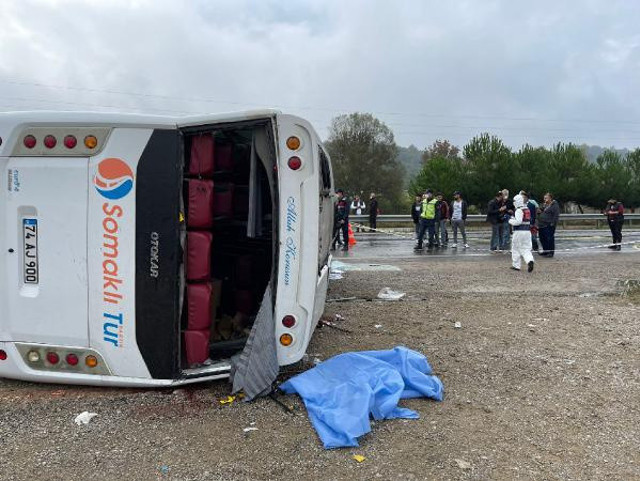 Bartın'da MHP toplantısına giden yolcu otobüsü devrildi! Ölü ve yaralılar var - Resim: 1