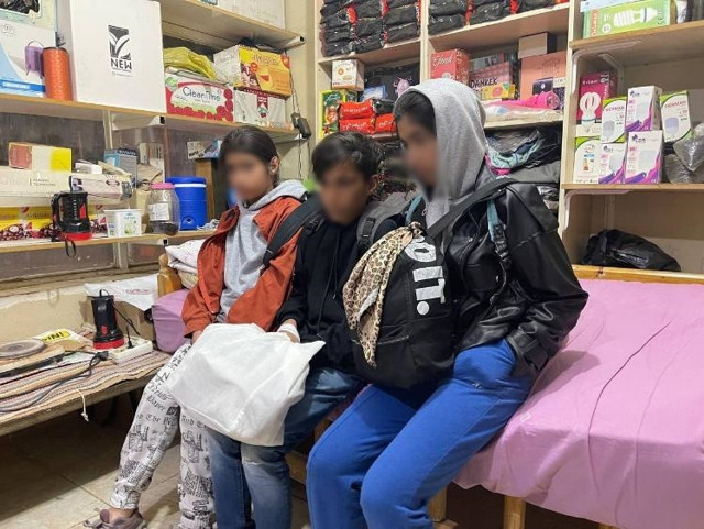 Evden kaçıp kaybolan 3 küçük kardeşi market sahibi buldu - Resim: 1