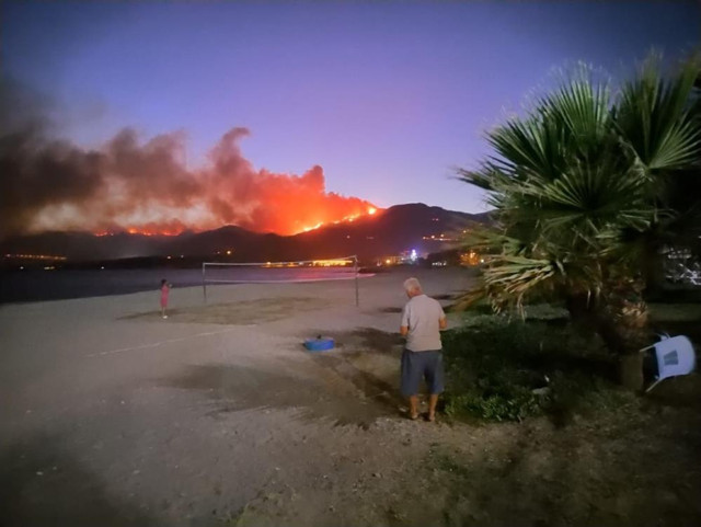 Mersin’deki orman yangını yayılmaya devam ediyor! Alevler D-400 karayoluna ulaştı, yol kapatıldı! - Resim: 8