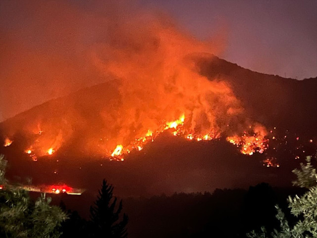 Antalya'dan sevindiren haber: Kuvvetli rüzgara rağmen orman yangını kontrol altına alındı! - Resim: 3