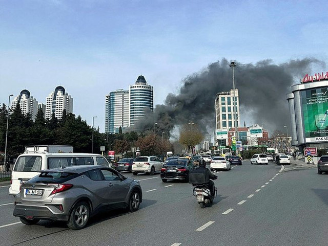 İstanbul Metrocity AVM'de yangın çıktı! Gece kulübü yandı işletmeciden şok iddialar - Resim: 2