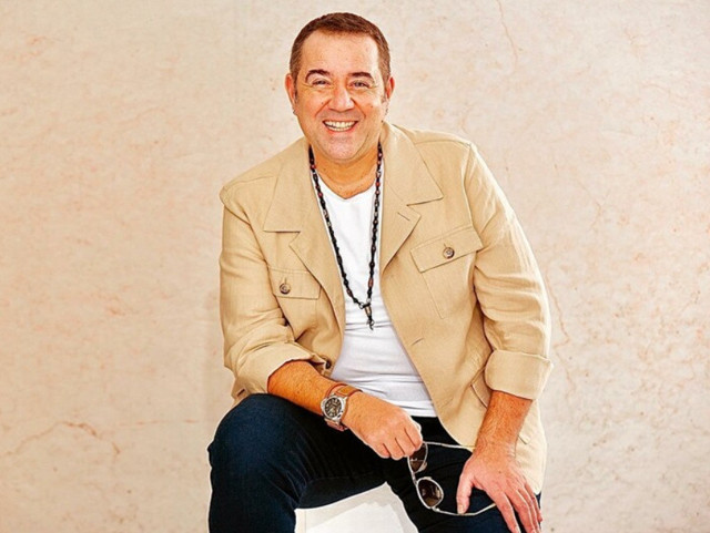 Ata Demirer'in asansör pozu olay oldu! Ayna karşısında "Narsist kız pozu" diyerek böyle tiye aldı! - Resim: 1