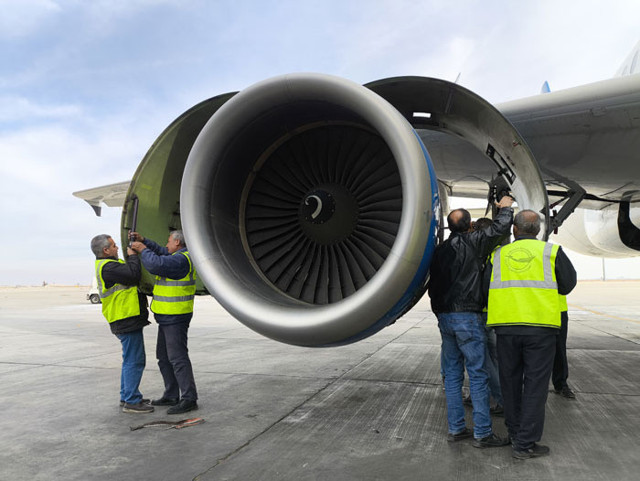 Şam Uluslararası Havalimanı'nda bulunan uçaklar tamir ediliyor - Resim: 1