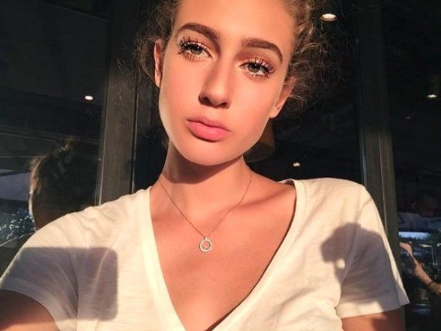 Acun Ilıcalı ile aralarında aşk dedikoduları çıkan Itır Esen arabasıyla dikkat çekti - Resim: 1