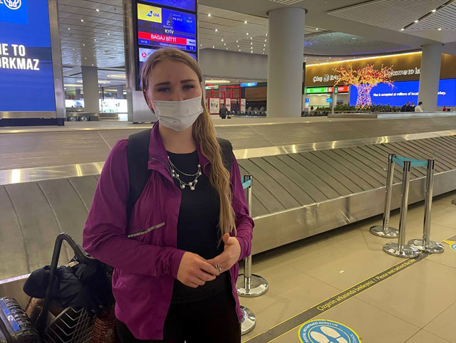 Ukraynalı turistler ülkelerindeki son durumu anlattı! Kiev boşaldı herkes evini arabasını satıyor - Resim: 1