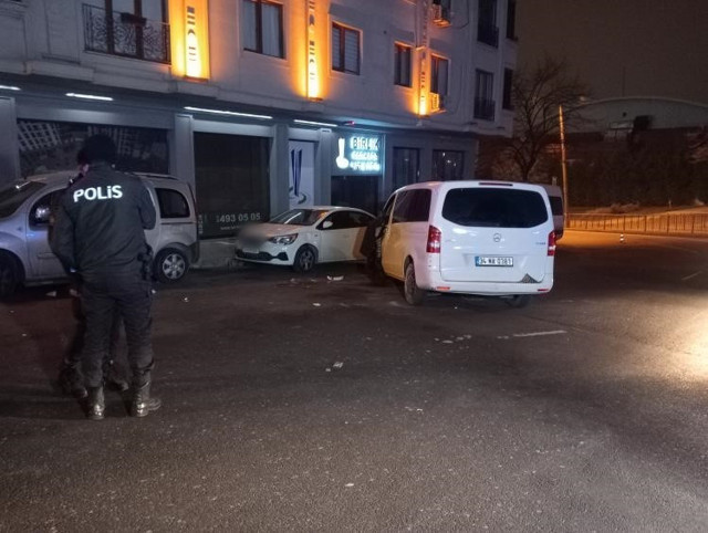 Feci kazada camdan savruldu! Kendi kullandığı aracın altında kalarak hayatını kaybetti! - Resim: 1