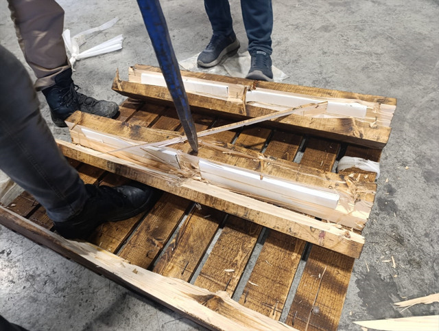 Gümrük muhafaza ekipleri üç operasyonda 182 kilogram uyuşturucuya el koydu - Resim: 1