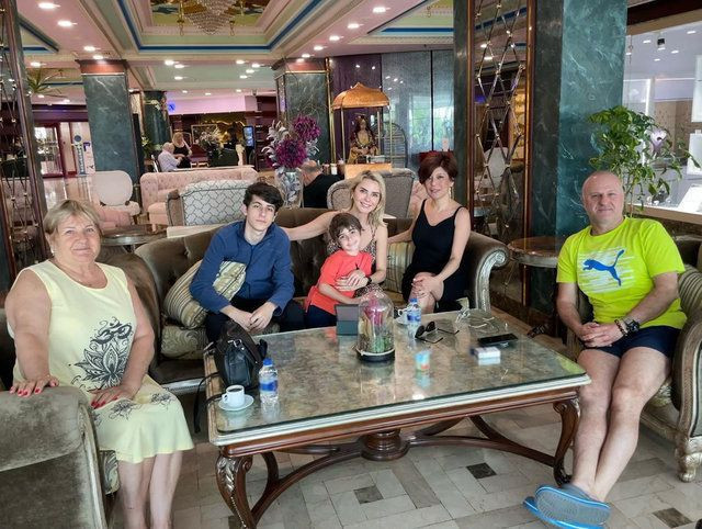 9 çocuğuyla birlikte kutladı! İşte ünlülerin bayram mesajları... Hadise Ece Erken İzzet Yıldızhan paylaştı - Resim: 2