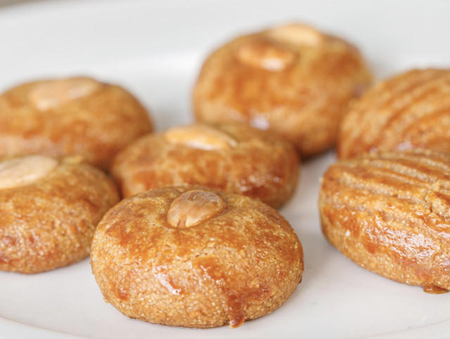 Yiyenin ağzından bal damlıyor! Pastane usulu şekerpare tarifi - Resim: 0