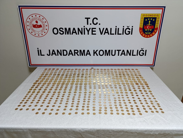 Osmaniye'de izinsiz basıldığı tespit edilen 513 altın ele geçirildi - Resim: 0