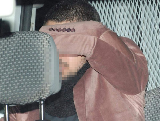 Polisten kaçan oyuncular tuvalette yakalandı! - Resim: 1