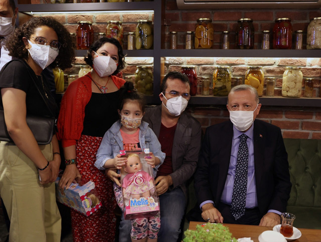 Cumhurbaşkanı Erdoğan'dan Çengelköy'de sürpriz ziyaret - Resim: 2