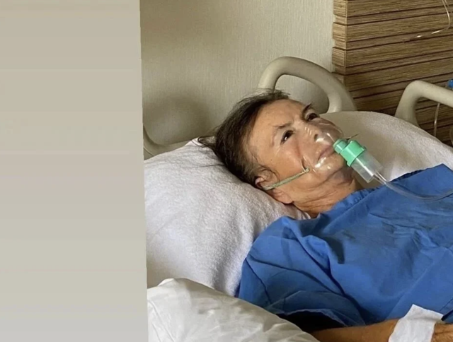 Filiz Akın ambulans uçakla İstanbul'a sevk edildi! Hastalığı ne? Menajerinden açıklama - Resim: 0