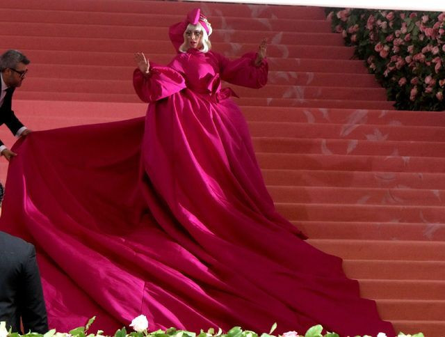 Dünyaca ünlü yıldız Lady Gaga Met Gala'ya damgasını vurdu! - Resim: 4