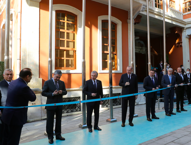 Cumhurbaşkanı Erdoğan liderlerle tekneyle Demokrasi ve Özgürlükler Adası'na gitti - Resim: 0
