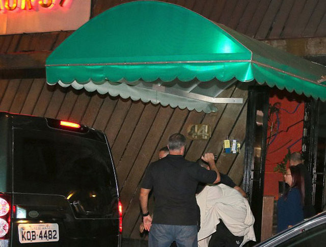 Genelevden çarşaf altında çıktı - Resim: 4