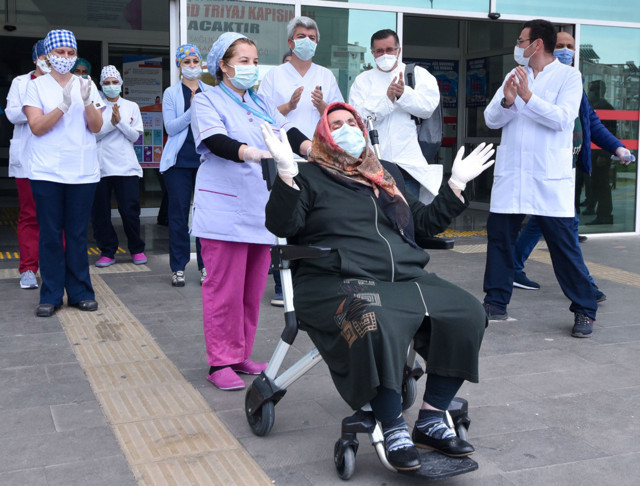 Antalya'da koronavirüsü yenen kadın: Çift geldim tek gidiyorum - Resim: 2
