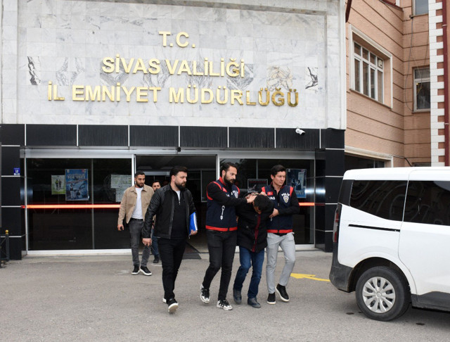 Sivas'da 2 kardeşi öldüren Hüseyin Sönmez cezaevine kondu ifadesinde... - Resim: 0