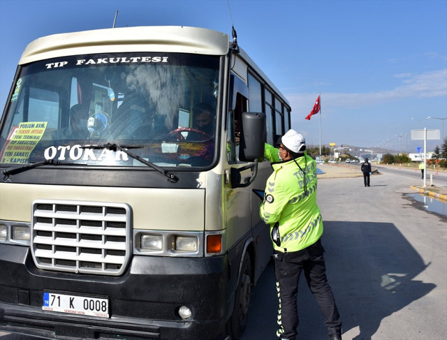 İçişleri Bakanlığı: 103 toplu ulaşım aracı/taksi seferden, 13 iş yeri faaliyetten men edildi - Resim: 0