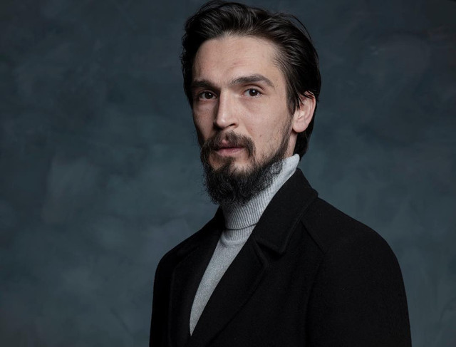 Önce cinsiyet değiştirdi sonra dekolte verdi! Çukur'un Timsah Celal'i o pozlarıyla gündem oldu - Resim: 0