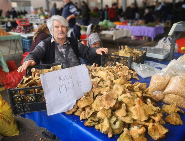 Fiyatı kırmızı eti yakalayınca etikete yazdılar koklamak 20 TL fotoğraf çektirmek 25 TL kilosu 150 TL - Resim: 0