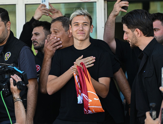 Galatasaray'ın yeni transferi Aleksey Batrakov, İstanbul’a geldi - Resim: 0