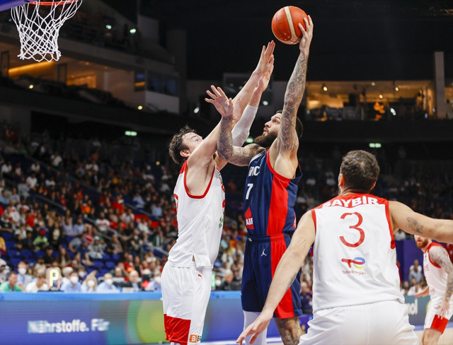 Türkiye, Fransa'ya tek sayı farkla yenildi! 12 Dev Adam, Avrupa Şampiyonası'na veda etti - Resim: 0