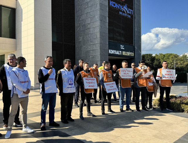 İşçi ve memur maaşlarını eksik yatıran Konyaaltı Belediyesi yönetimi protesto edildi - Resim: 1