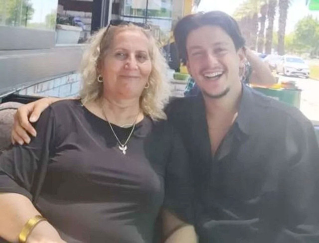 Trabzonsporlu futbolcu Enis Destan evliliğine karşı çıkan annesini sildi - Resim: 0