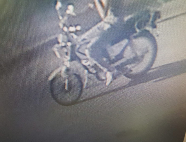 Konya'daki kapkaççıyı beyaz motosikleti ve ayakkabıları ele verdi - Resim: 1