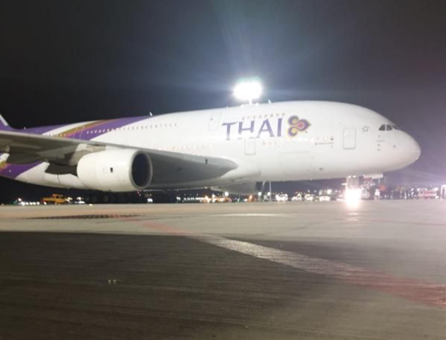 İstabul Havalimanı'nda bir ilk yaşandı! A380 tipi uçak acil iniş yaptı - Resim: 0