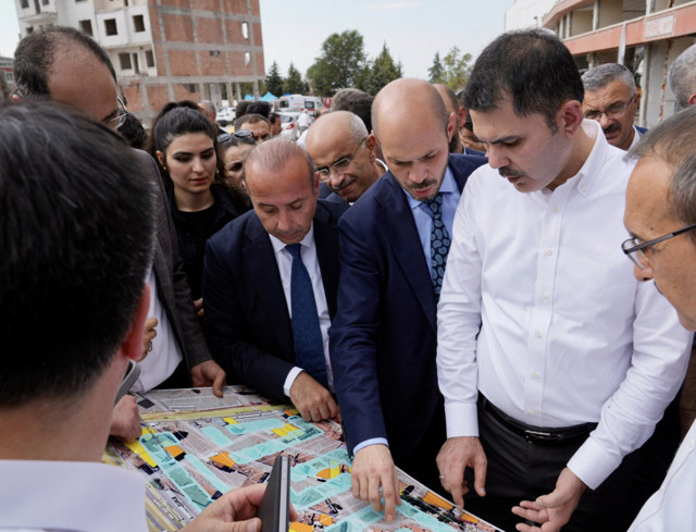 Bakan Kurum Malatya'da vatandaşlarla birlikte proje alanlarını inceledi - Resim: 2