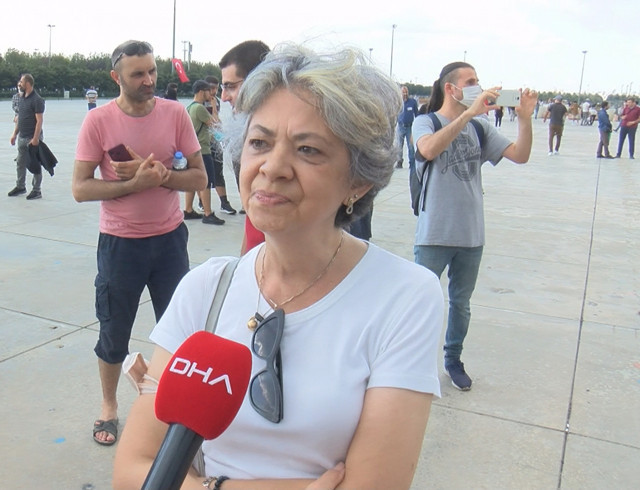 Aşı karşıtlarının mitinginde dikkat çeken detay; aralarında 2 doz aşı olanlar da fazla - Resim: 2