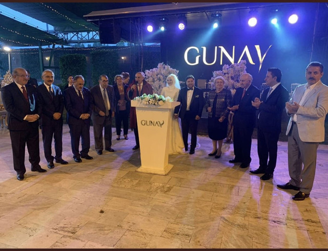 Ali Babacan'ı AK Partililerle buluşturan düğün! Gelinin kimliği şaşkına çevirdi - Resim: 1