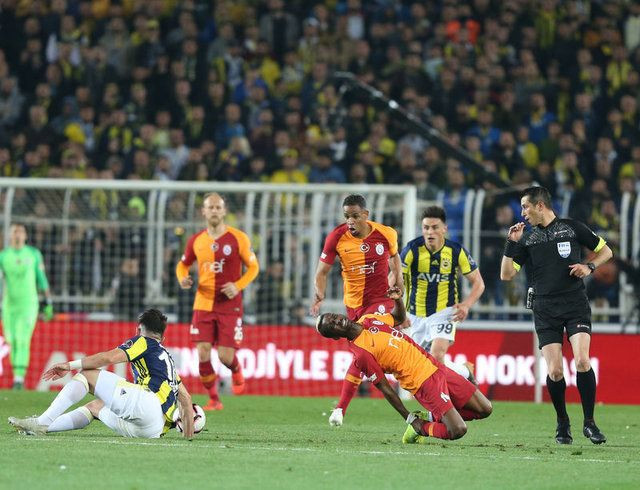 Maç bitti Ali Koç sahaya indi - Resim: 1