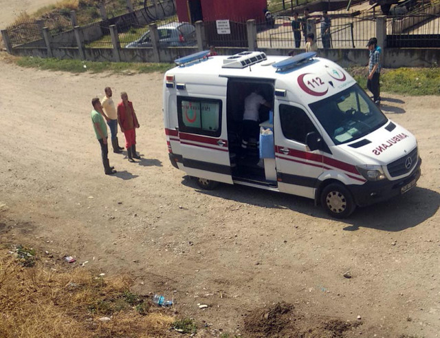 Manisa'da raylardaki koyununu almak isteyen çobana tren çarptı - Resim: 2