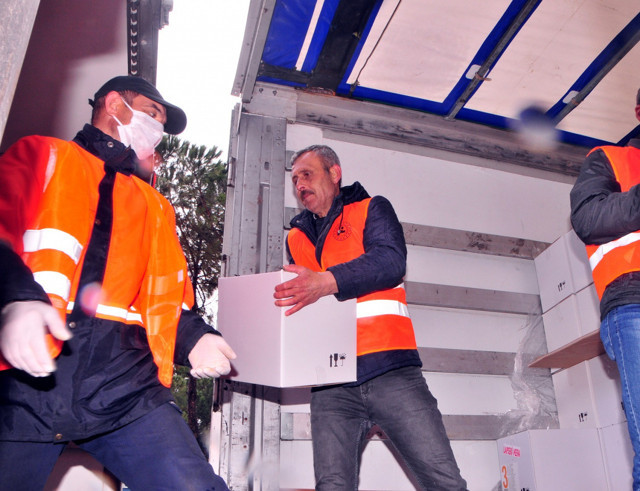 Çanakkale'de ihtiyaç sahiplerine 2 bin koli yardım - Resim: 1