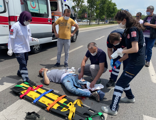 Eşi ve çocuğuyla yolun karşısına geçerken araba çarptı - Resim: 0