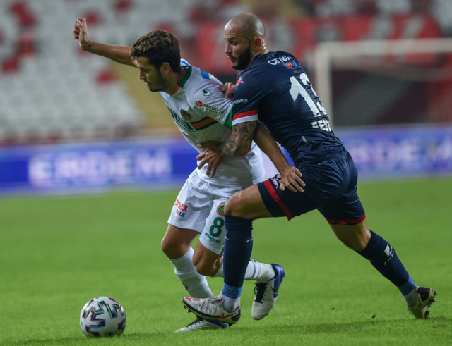 Salih Uçan Antalya'yı yıktı Ersun Yanal'dan intikam aldı! İşte geceye damga vuran kare - Resim: 0