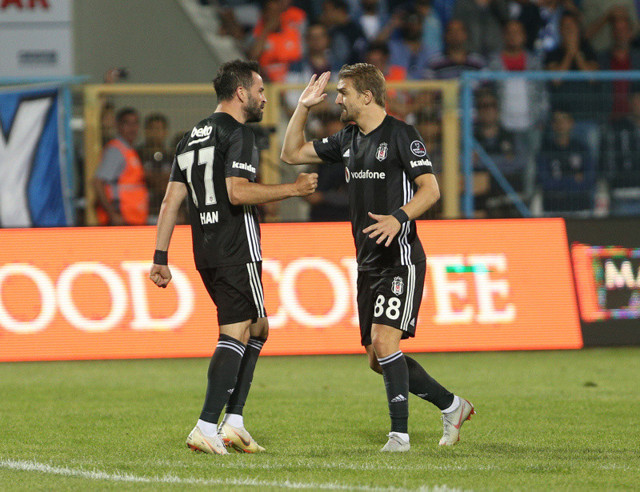 Fenerbahçe Caner Erkin ve Gökhan Gönül'le el sıkıştı - Resim: 0