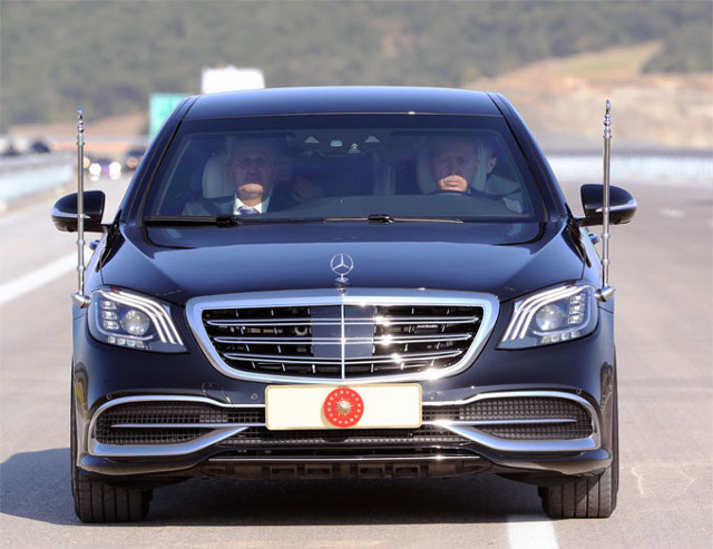 Cumhurbaşkanı Erdoğan makam aracını kullandı - Resim: 0