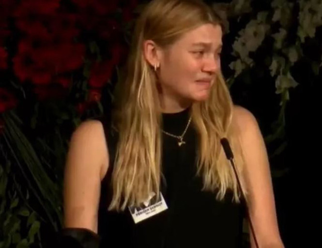 Ferhan Şensoy son yolculuğuna uğurlandı. Kızları gözyaşlarına boğuldu - Resim: 9