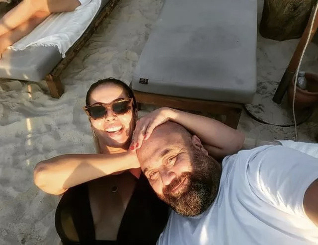 Somer Şef'in 21 yaş küçük sevgilisi fena aşka geldi paylaştı! Teşekkürler sevgilim... - Resim: 1