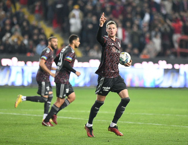 Gaziantep'te kazanan çıkmadı! Beşiktaş geriye düştü maçta 1 puana razı oldu - Resim: 1